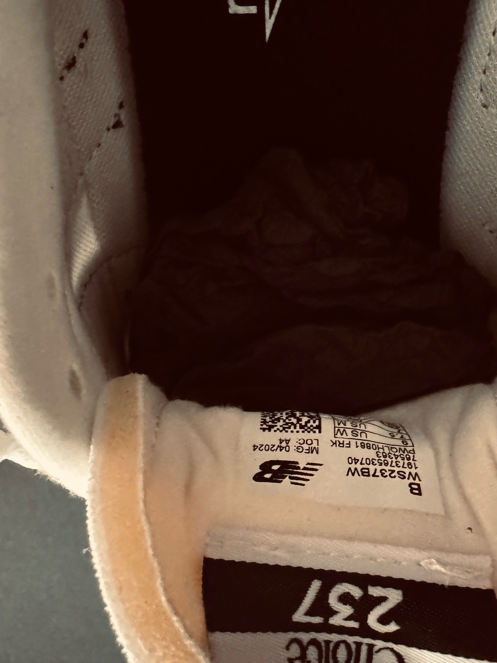 New Balance women's, White and Black Sneakers - Picture 4 of 6